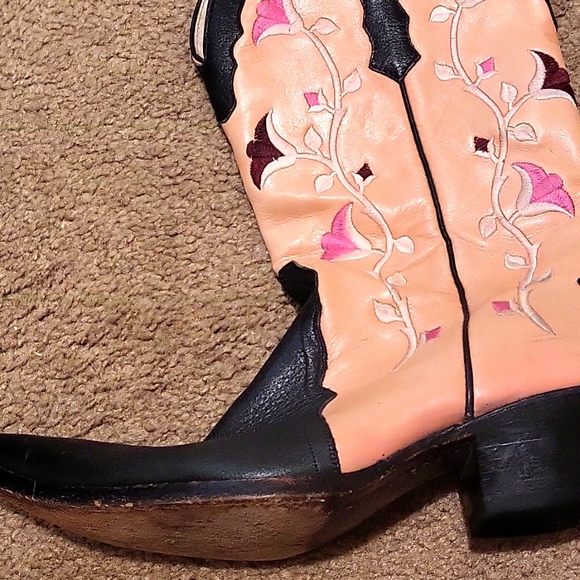 Embroidered boots calf size - Picture 1 of 4